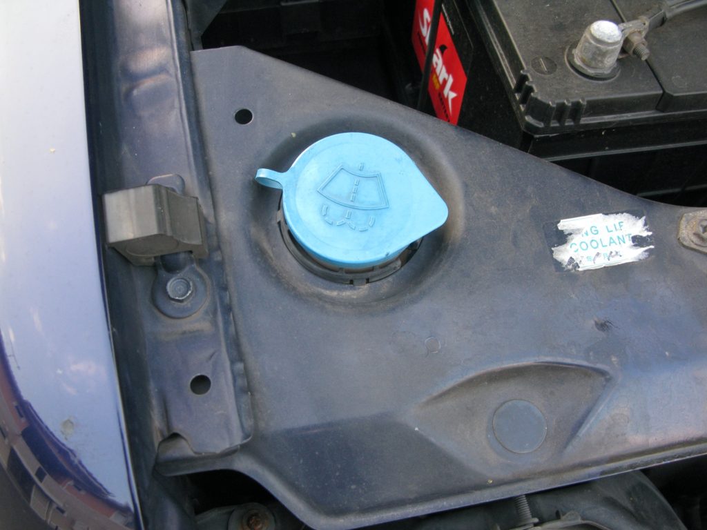 ウォッシャー液の給水口