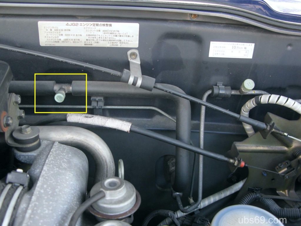 オイルを入れる低圧ポート