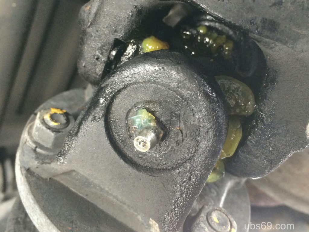 給脂している様子