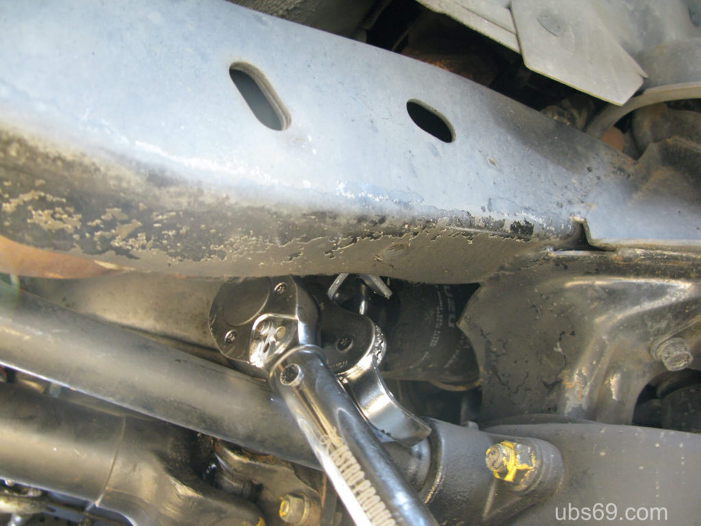 無理やり外そうとしている図