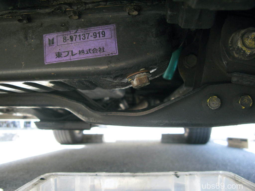 エンジンオイルを抜く