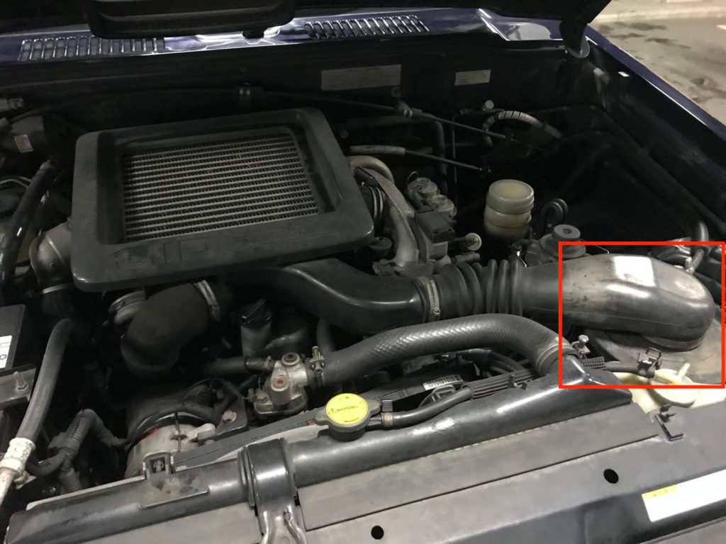 四角で囲ってある所がエアクリーナーボックス