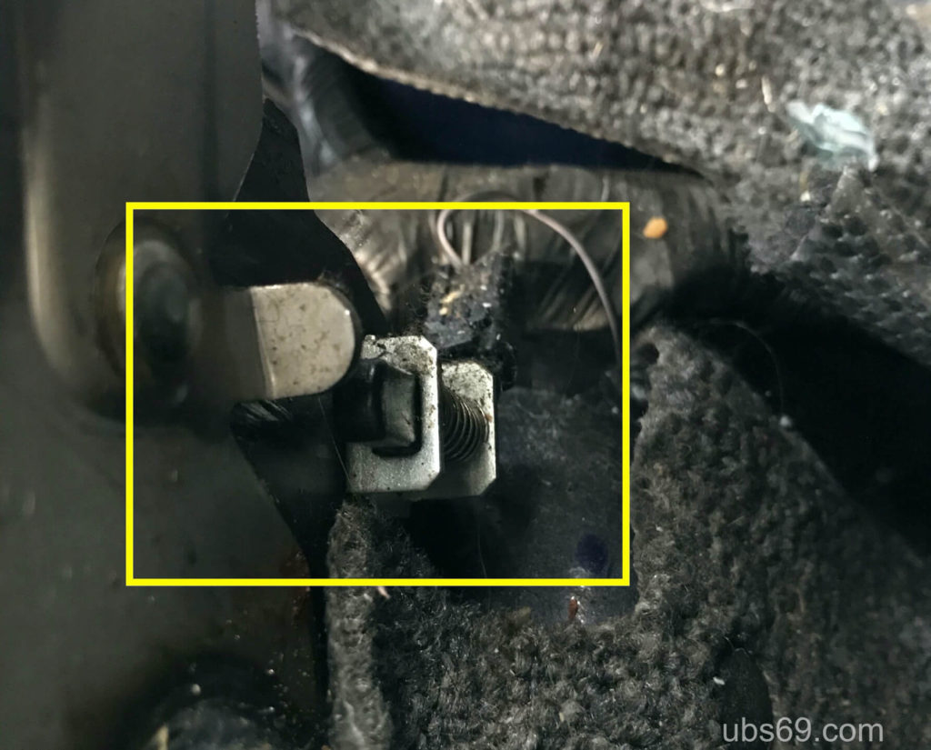 パーキングブレーキのスイッチ