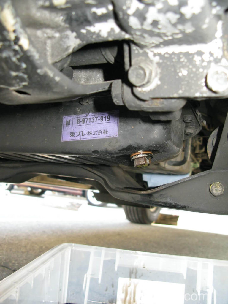 エンジンオイルのドレンボルト